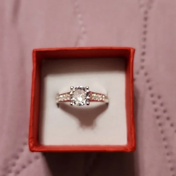 Elegant 925 Silver CZ Solitaire Ring - Picture 5 of 5